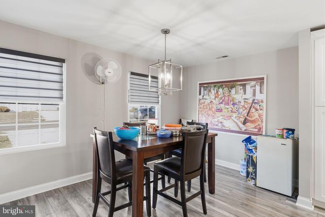 32 RUSTLEAF LN, Levittown, PA 19055