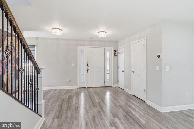 32 RUSTLEAF LN, Levittown, PA 19055