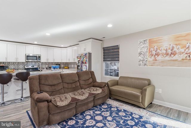 32 RUSTLEAF LN, Levittown, PA 19055