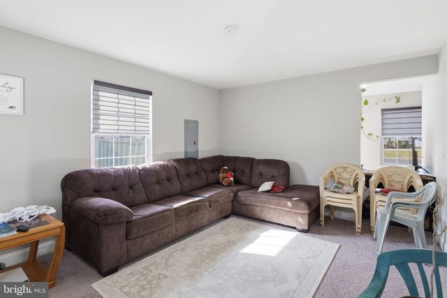 32 RUSTLEAF LN, Levittown, PA 19055