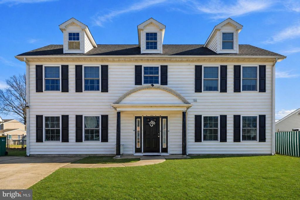 32 RUSTLEAF LN, Levittown, PA 19055