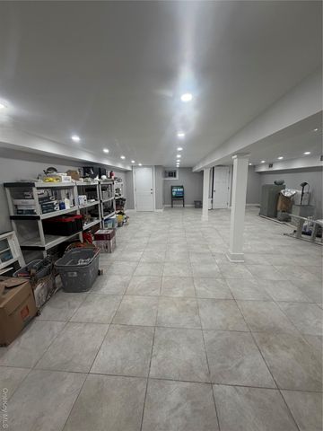 2410 Boston post Road, Larchmont, NY 10538