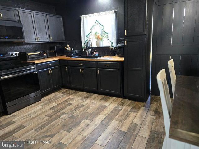 8111 COCO DR, Pocono Summit, PA 18346