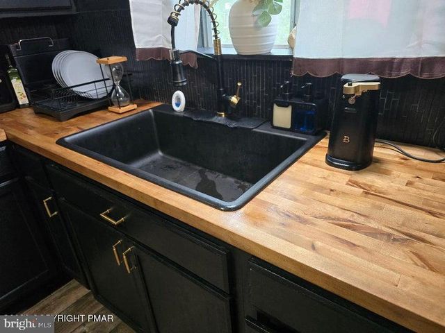 8111 COCO DR, Pocono Summit, PA 18346