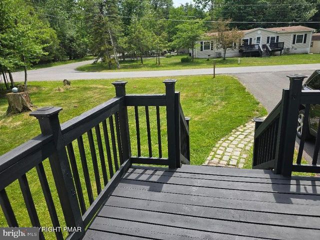 8111 COCO DR, Pocono Summit, PA 18346