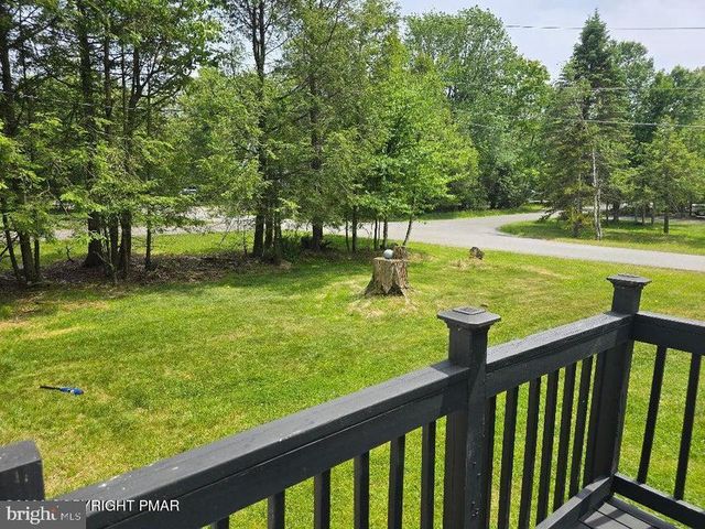 8111 COCO DR, Pocono Summit, PA 18346