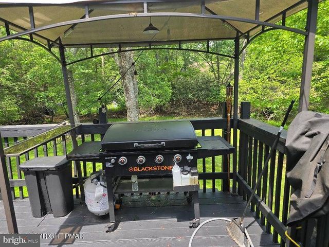 8111 COCO DR, Pocono Summit, PA 18346