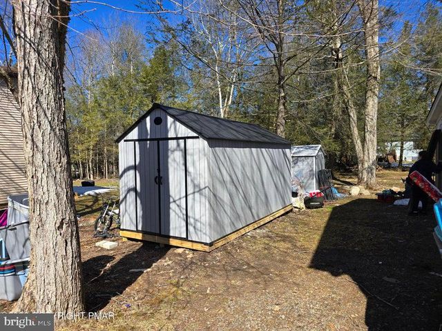 8111 COCO DR, Pocono Summit, PA 18346