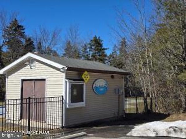 8111 COCO DR, Pocono Summit, PA 18346