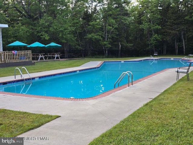 8111 COCO DR, Pocono Summit, PA 18346