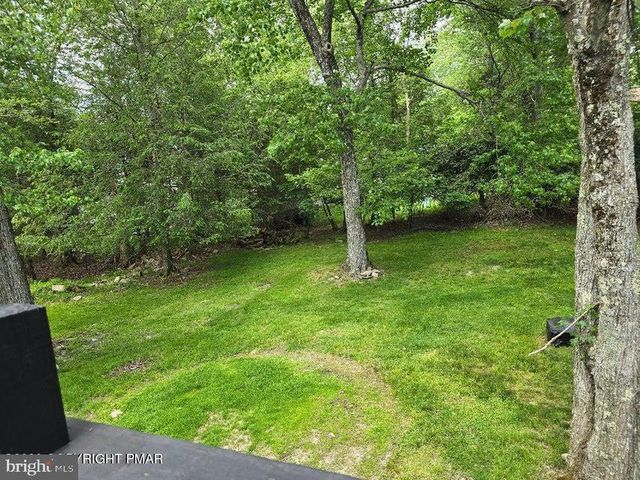 8111 COCO DR, Pocono Summit, PA 18346
