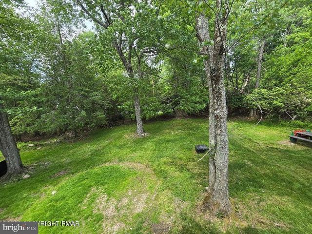 8111 COCO DR, Pocono Summit, PA 18346