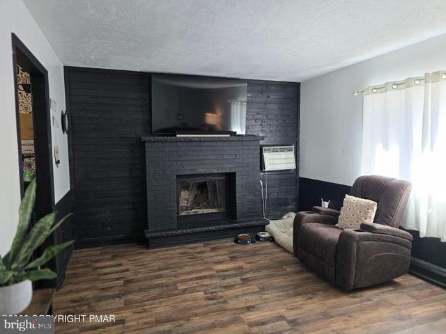 8111 COCO DR, Pocono Summit, PA 18346