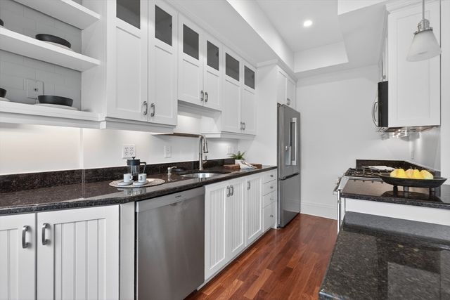 65 Rutland St PH3, Boston, MA 02118