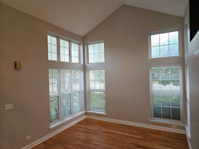 1 Linden Court, South Elgin, IL 60177