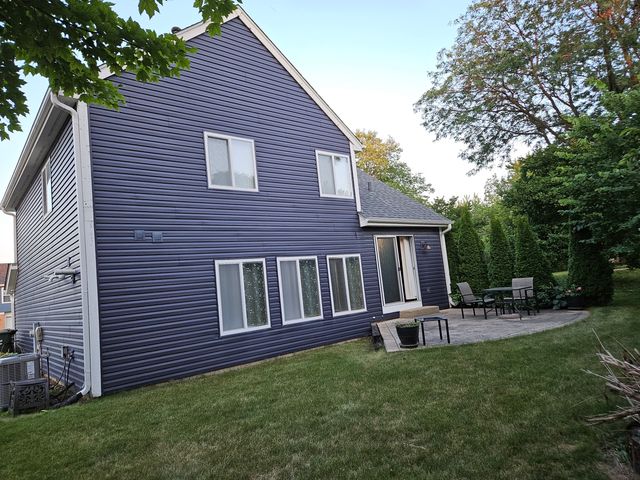 1 Linden Court, South Elgin, IL 60177