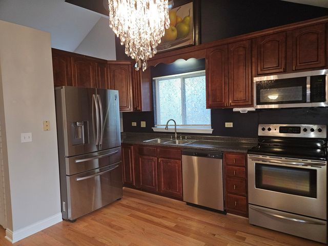 1 Linden Court, South Elgin, IL 60177