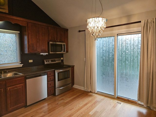 1 Linden Court, South Elgin, IL 60177
