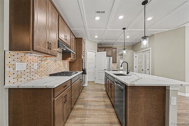 5224 Lewiston Road, Canton, MI 48188