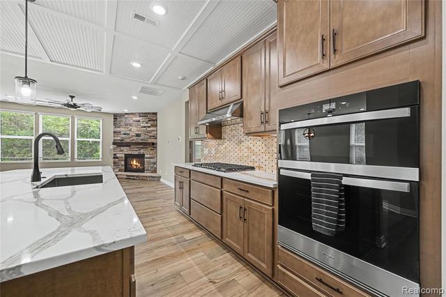 5224 Lewiston Road, Canton, MI 48188