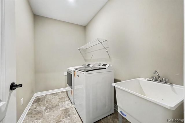 5224 Lewiston Road, Canton, MI 48188