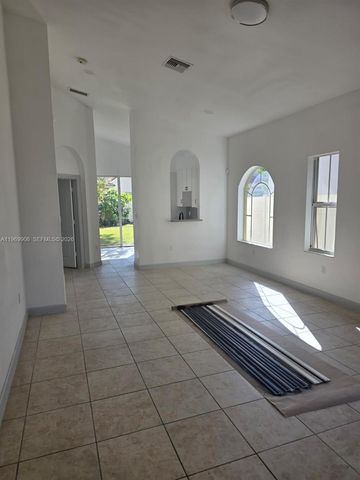 3930 NE 12th Dr, Homestead, FL 33033