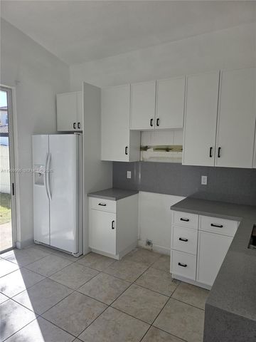 3930 NE 12th Dr, Homestead, FL 33033