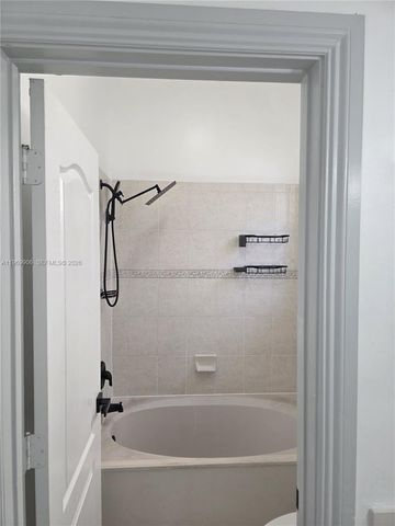 3930 NE 12th Dr, Homestead, FL 33033