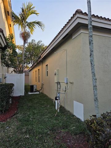 3930 NE 12th Dr, Homestead, FL 33033