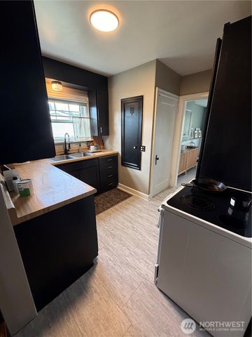 181 Beacon Hill Drive, Longview, WA 98632