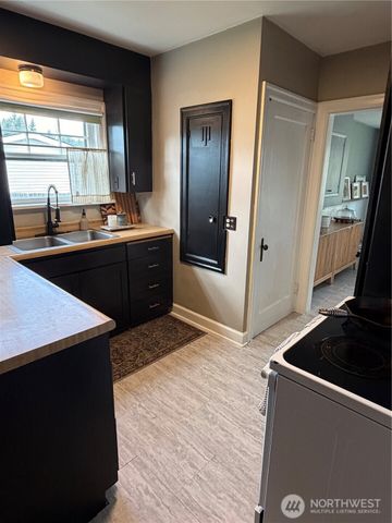 181 Beacon Hill Drive, Longview, WA 98632