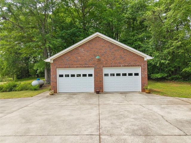 11905 Hutcheson Ferry Road, Chattahoochee Hills, GA 30268