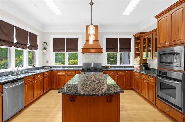 11905 Hutcheson Ferry Road, Chattahoochee Hills, GA 30268