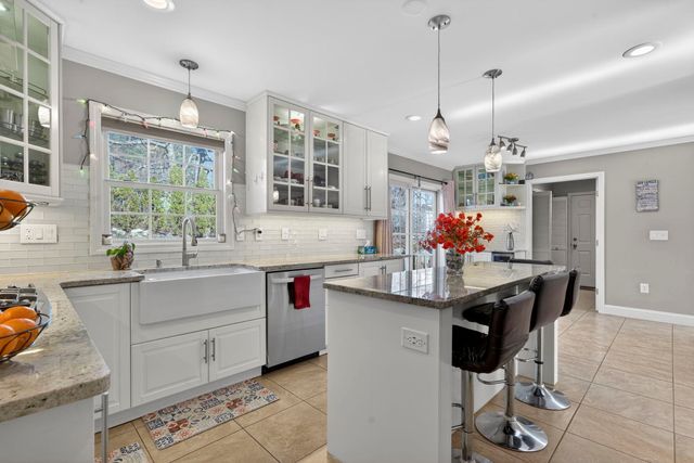8 Katie Lane, Nashua, NH 03062