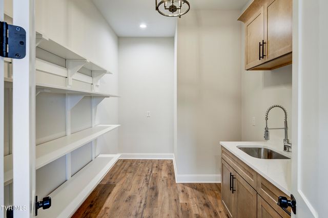 880 Granby Rd Road, Kingsport, TN 37660