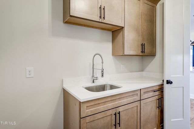 880 Granby Rd Road, Kingsport, TN 37660