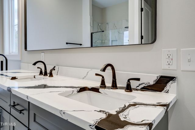 880 Granby Rd Road, Kingsport, TN 37660