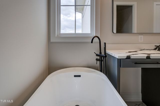 880 Granby Rd Road, Kingsport, TN 37660