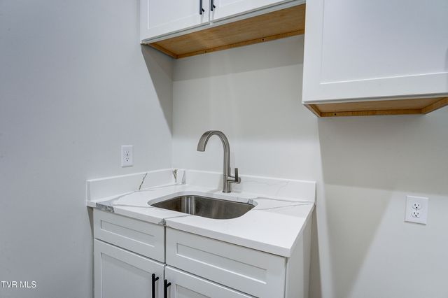 880 Granby Rd Road, Kingsport, TN 37660