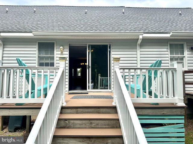 3618 WILLOW ST, Chincoteague Island, VA 23336