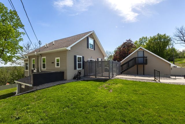 3331 Hobson Avenue, Davenport, IA 52802