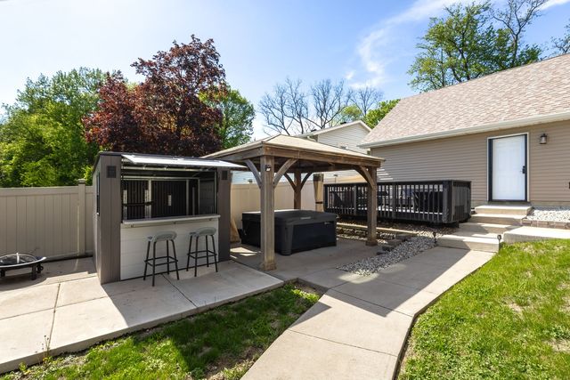 3331 Hobson Avenue, Davenport, IA 52802