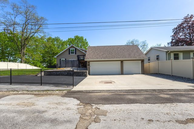 3331 Hobson Avenue, Davenport, IA 52802