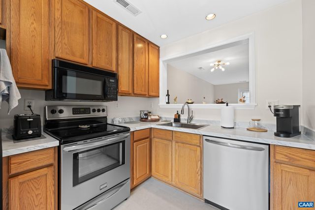 996 RIVER RUN DR, Charlottesville, VA 22901