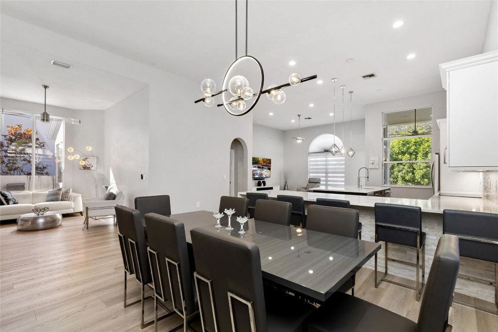 Image 10 of property listing at 7685 NW 71st Terrace, Parkland, FL 33067