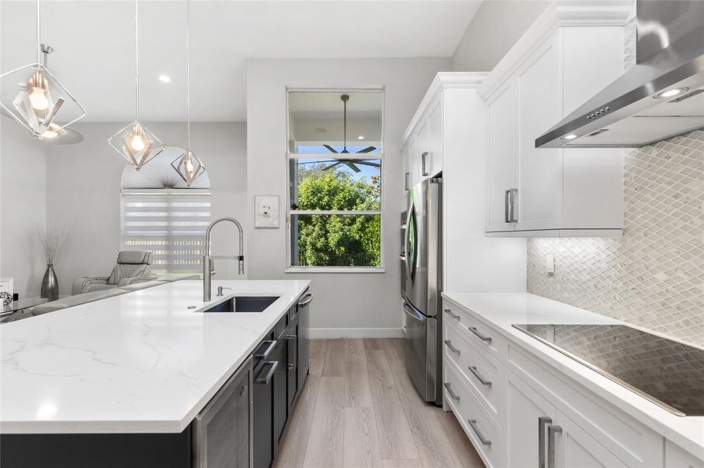 Image 19 of property listing at 7685 NW 71st Terrace, Parkland, FL 33067