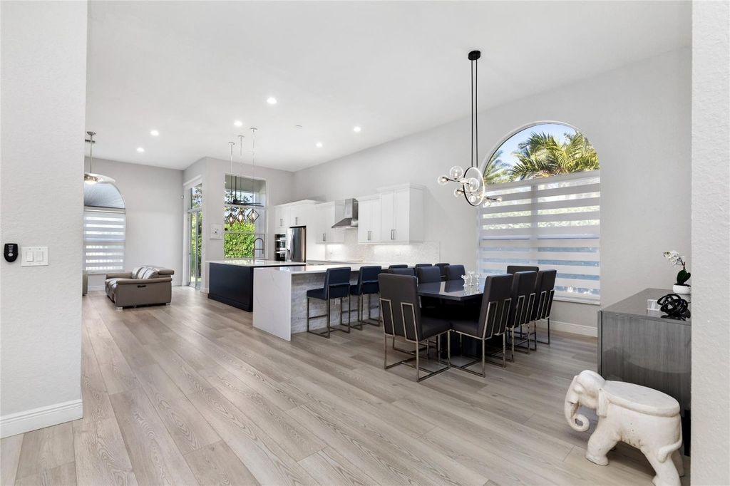 Image 2 of property listing at 7685 NW 71st Terrace, Parkland, FL 33067