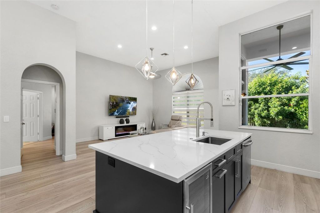 Image 20 of property listing at 7685 NW 71st Terrace, Parkland, FL 33067