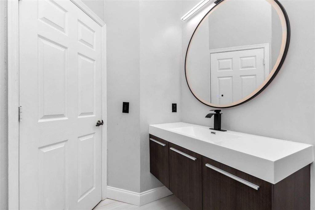 Image 34 of property listing at 7685 NW 71st Terrace, Parkland, FL 33067