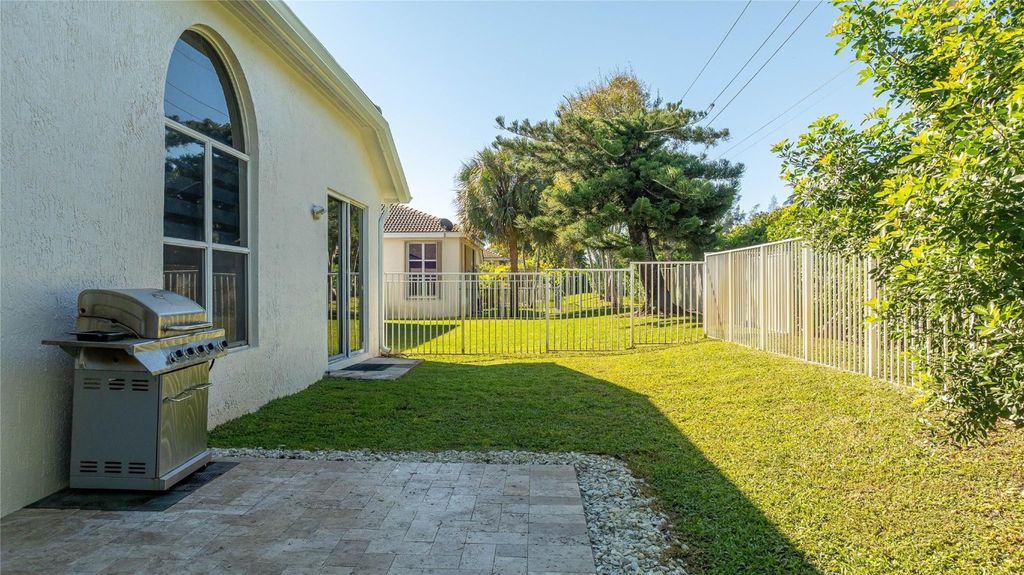 Image 39 of property listing at 7685 NW 71st Terrace, Parkland, FL 33067